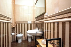 Bathroom - Vrbo Property (roma)