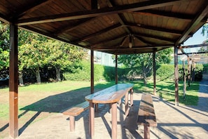 Outdoor dining - Vrbo Property (roma)