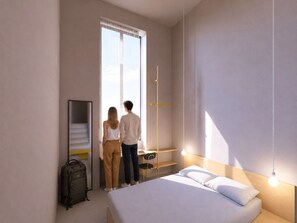 Een slaapkamer met een bed, een bureau, een stoel en een koffer.