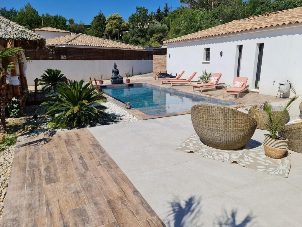 Suite – deluxe, bassengutsikt | Basseng | 2 utendørsbassenger, bassengtelt (inkludert) og bassengparasoller