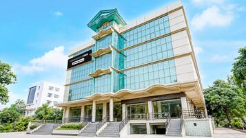 A multi-story hotel with a prominent sign reading 'TOWNHOUSE OAK' and 'OVO-Serviced'.