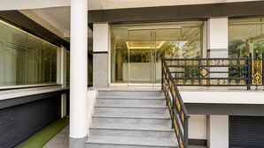House | Reception - Premium Room Mauji's (Prayagraj)