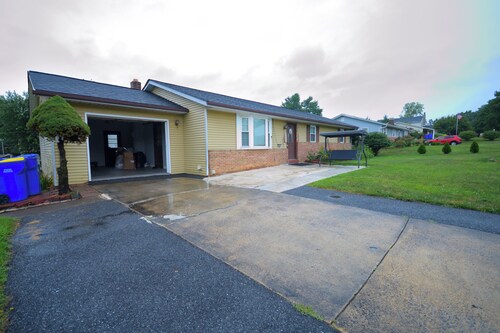 Serene 3-bedroom house with AC in charming Harrisburg