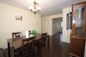 Unclassified image, 4 of 32, button - Serene 3-bedroom house with AC in charming Harrisburg (Harrisburg)