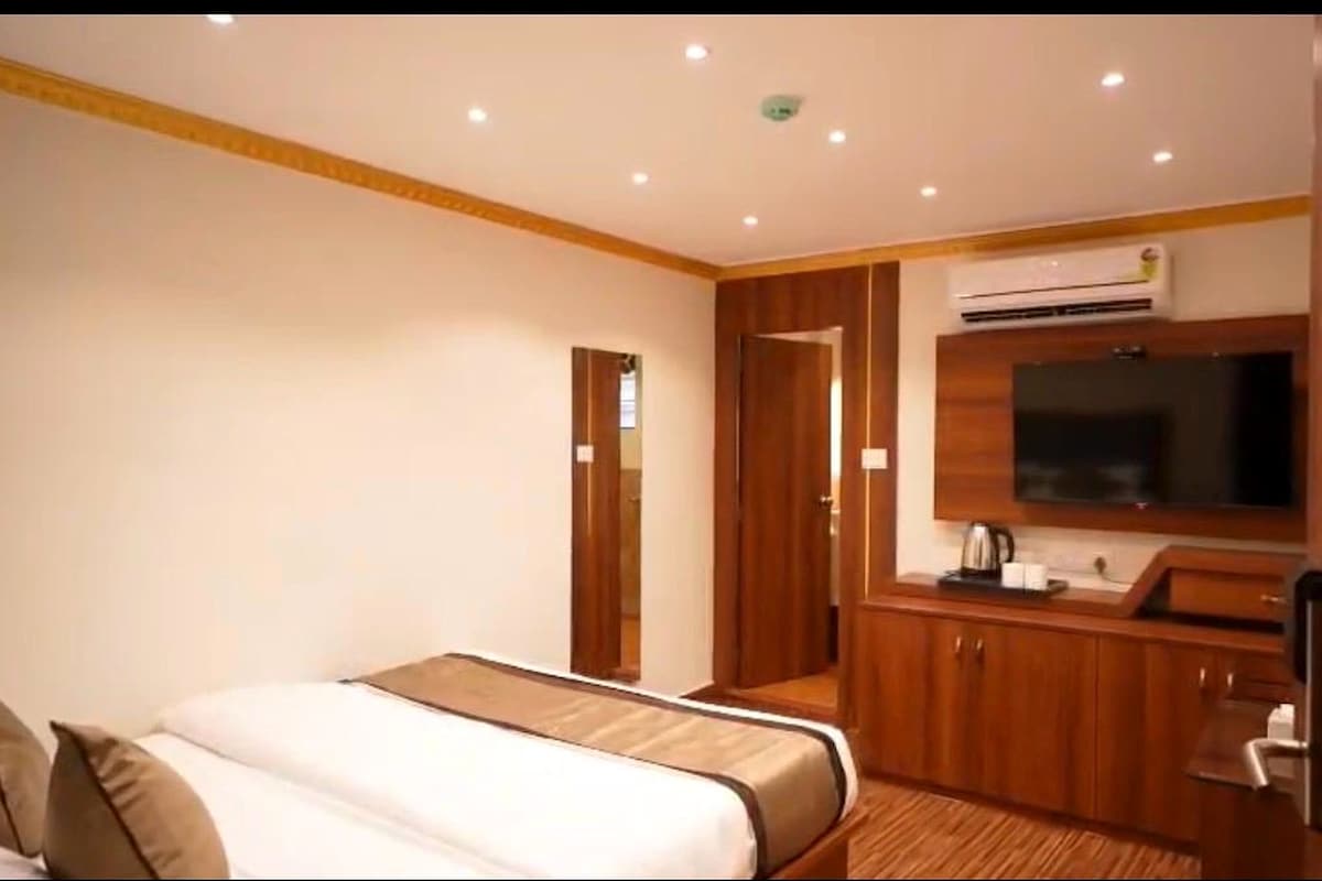 Desk, laptop workspace, free WiFi