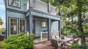 Outdoor dining - 🚲Willow & Waves | Golf Cart, 4 Bikes, Pool, Near Beach🏊 (Inlet Beach)