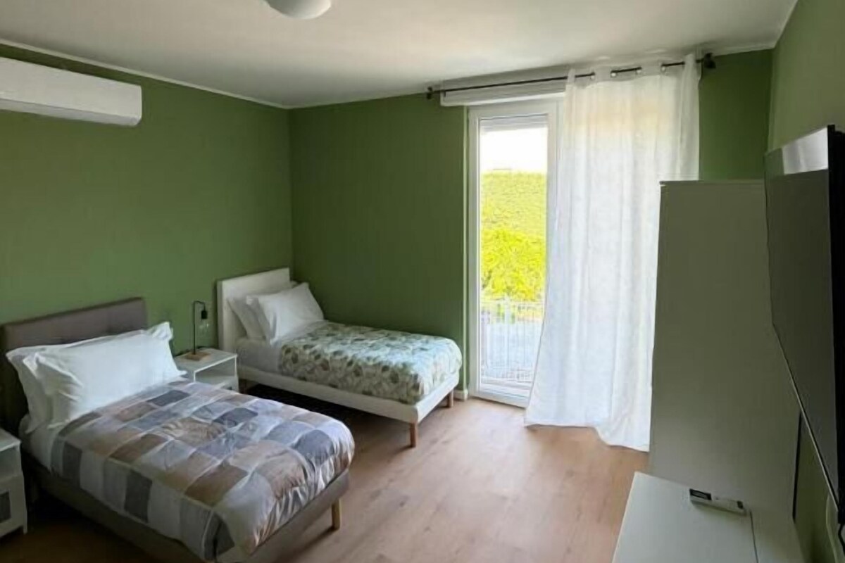 Basic Triple Room, Patio, City View