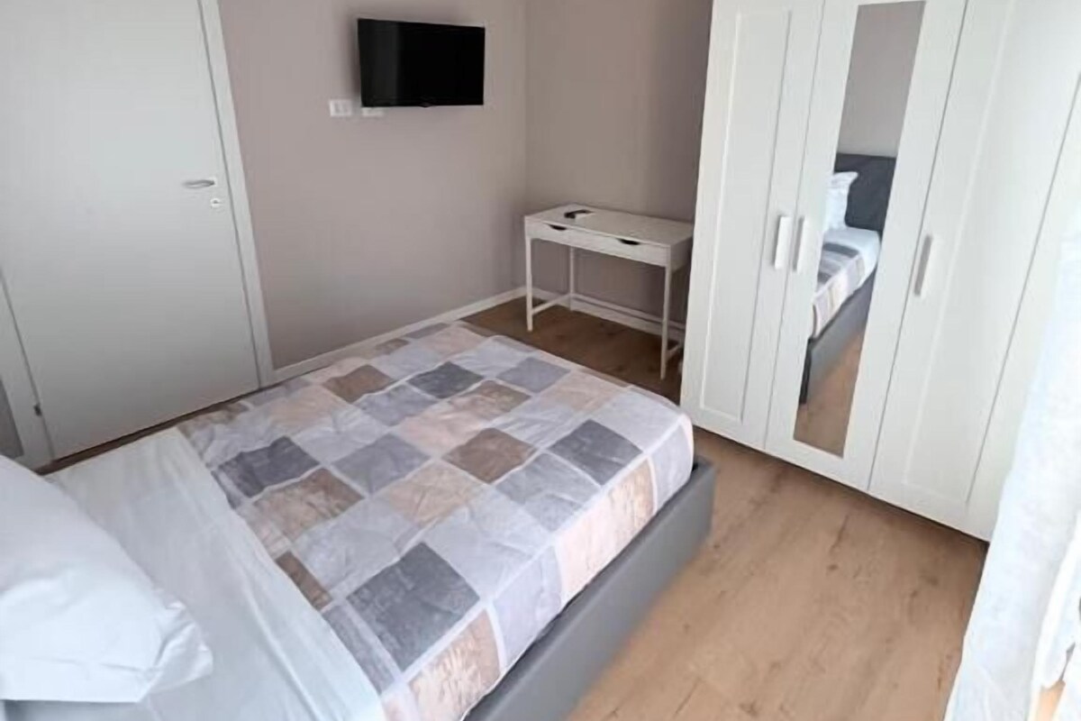 Deluxe Single Room, Balcony, City View