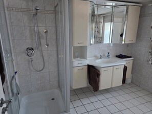 Bathroom - Vrbo Property (Reisbach)
