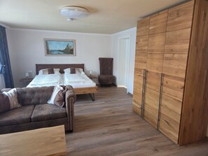 Room - Vrbo Property (Reisbach)