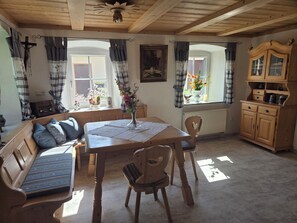 Dining - Vrbo Property (Reisbach)