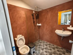 Bathroom - Lacroix Rooftop Nature Retreat | Green & Peaceful yet so Close to 24-Hour Stores (San Pa Tong / Yu Wah)