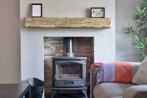 Spacious 3BR Home, Sleeps 6, Free Parking, Garden