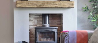 Spacious 3BR Home, Sleeps 6, Free Parking, Garden