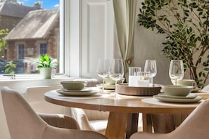 Dining - 1BR Selkirk Apt - Long Stays - Parking - Sleeps 4 (Scottish Borders)