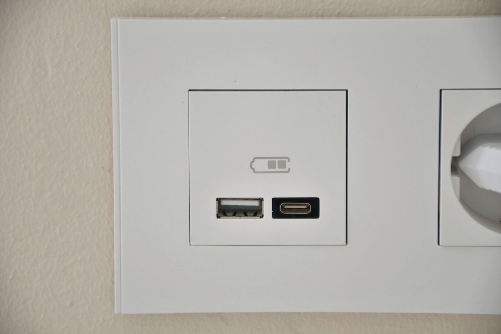A wall-mounted electrical box with a USB port and a VGA port.
