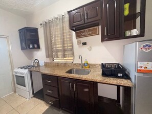 Private kitchen - Adorable 1Bed Cottage Too~ Walk to the Beach (Priory)