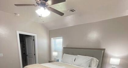 Central Urban Glam Getaway near Moore, OKC, Norman