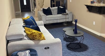 Central Urban Glam Getaway near Moore, OKC, Norman