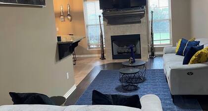 Central Urban Glam Getaway near Moore, OKC, Norman