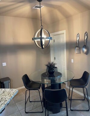 Dining - Central Urban Glam Getaway near Moore, OKC, Norman (Oklahoma City)