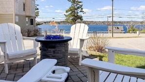 Terrace/patio - Lakeside 2-bedroom condo in awesome Laconia (Laconia)