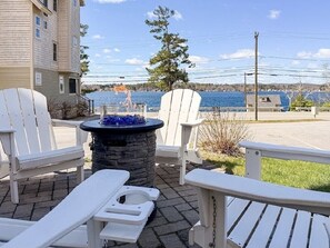 Terrace/patio - Lakeside 2-bedroom condo in awesome Laconia (Laconia)