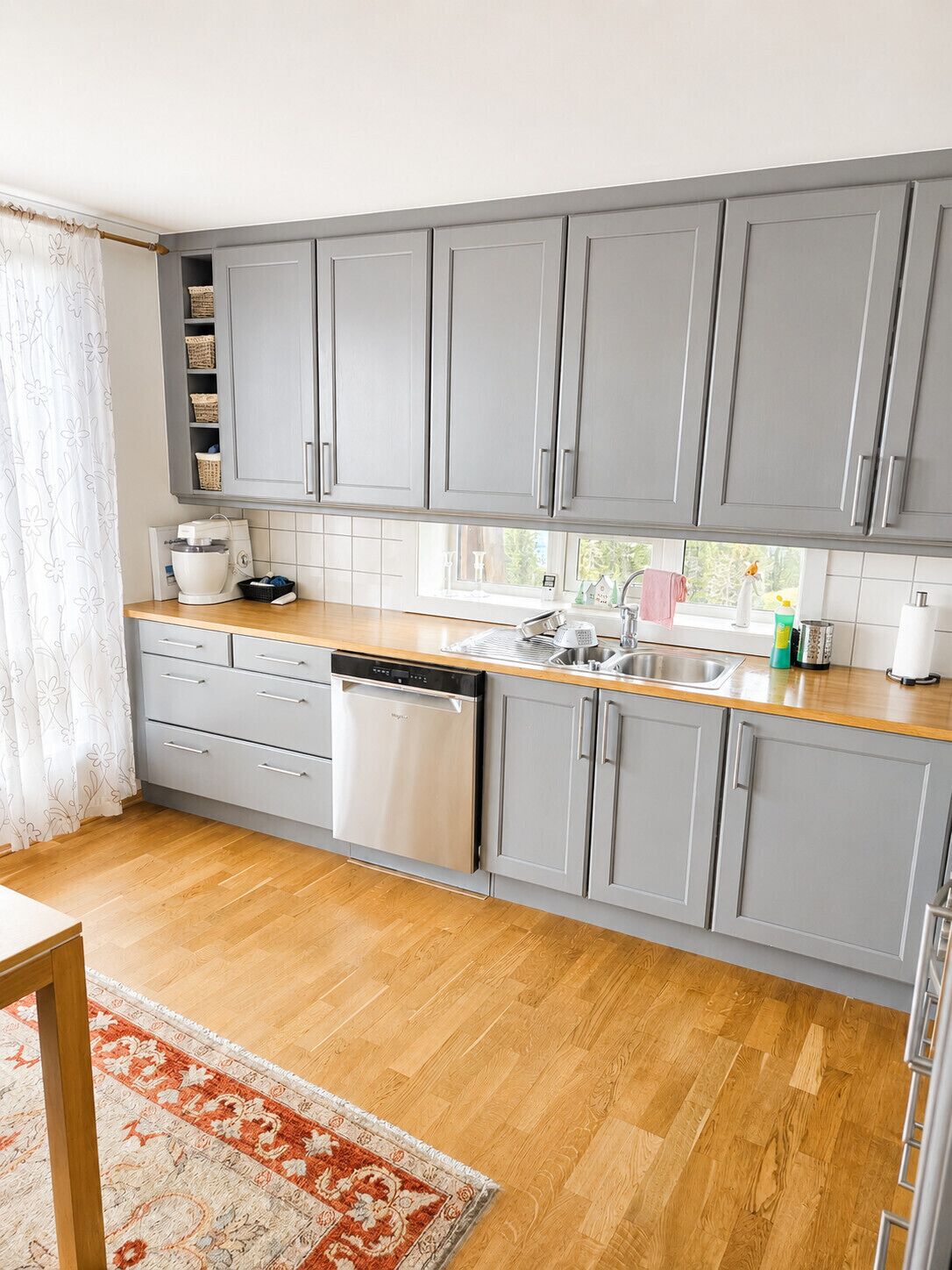 ​​Functional, fully-equipped kitchen with plenty of counter space, ideal for home-cooked meals