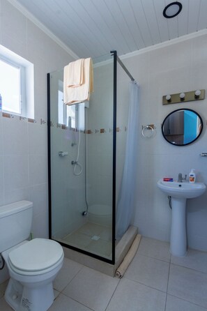 Bathroom - Vrbo Property (Oranjestad)