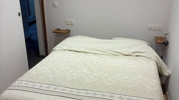 1 bedroom, WiFi (free), bed sheets
