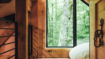 Iron/ironing board, WiFi (free), bed sheets