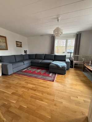 Living area - Vrbo Property (Hallstavik)