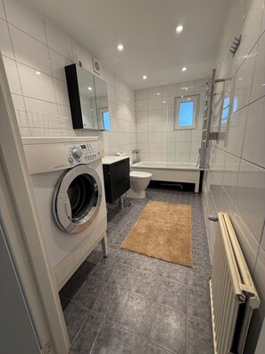 Bathroom - Vrbo Property (Hallstavik)