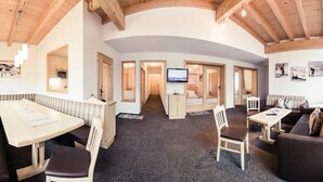 Lägenhet - uteplats - utsikt mot bergen | Restauranger