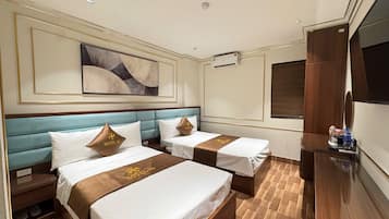 Superior Double or Twin Room | Desk, blackout drapes, soundproofing, iron/ironing board