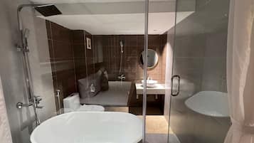 Luxury Double Room | Bathroom | Free toiletries, hair dryer, slippers, towels