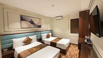 Superior Double or Twin Room | Desk, blackout drapes, soundproofing, iron/ironing board