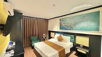 Luxury Double Room | Desk, blackout drapes, soundproofing, iron/ironing board