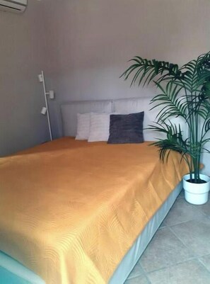 Room - Vrbo Property (Veneto)