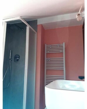 Bathroom - Vrbo Property (Veneto)