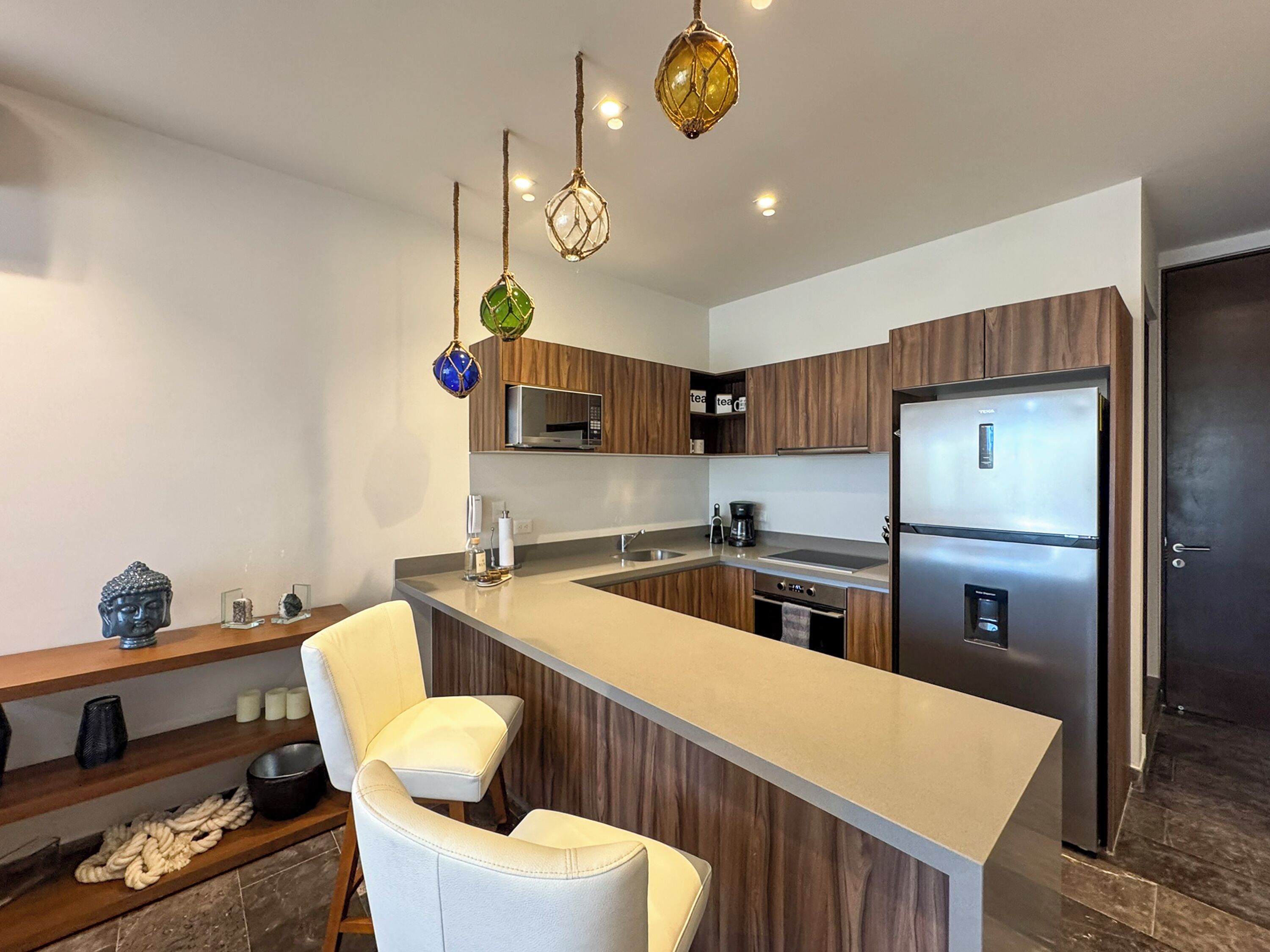 Coffee/tea maker, fridge, microwave, oven