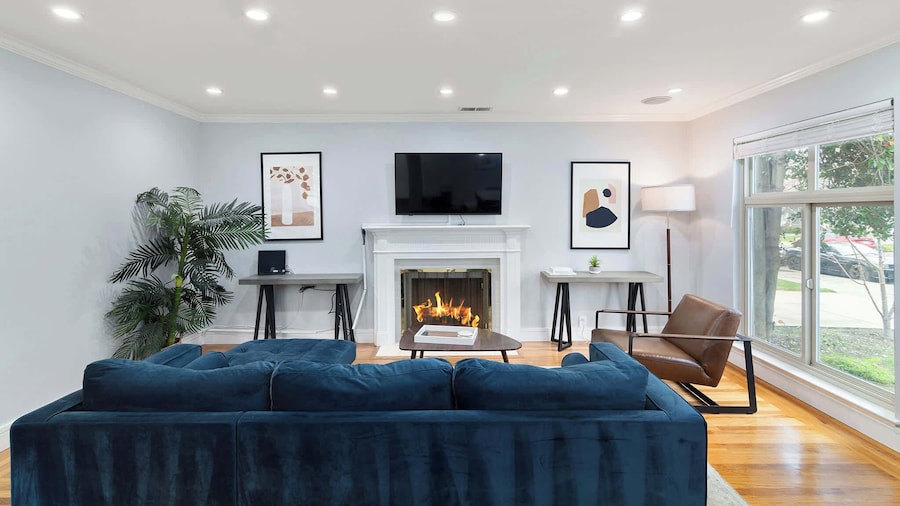 @ Marbella Lane - Immaculate & Cozy 3BR Home