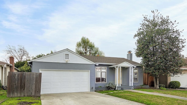 A single-story house with a garage, a front porch, and a well-maintained lawn. - @ Marbella Lane - Immaculate & Cozy 3BR Home (San Jose)