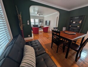 Living area - Cozy 3-bedroom home on Monroe in Sylvania (Sylvania)