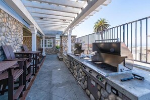 Outdoor dining - Carlsbad Inn Beach Resort Hotel (Carlsbad)