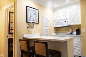 Standard Room, 1 King Bed, Non Smoking | Private kitchen - Carlsbad Inn Beach Resort Hotel (Carlsbad)