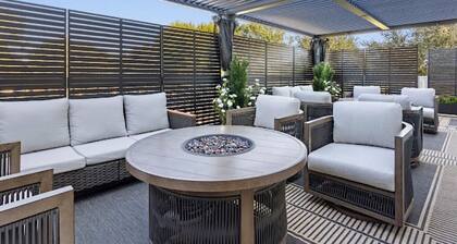 Luxury 6BR Coastal Estate-Center of Downtown- Across from Beach-Sleeps 16