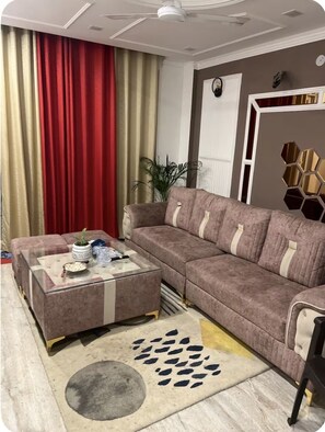 Living area - Bed & breakfast with TraveLo in Delhi NCR (Faridabad)