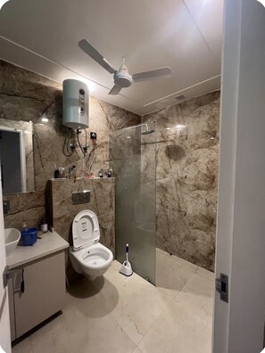 Bathroom - Bed & breakfast with TraveLo in Delhi NCR (Faridabad)