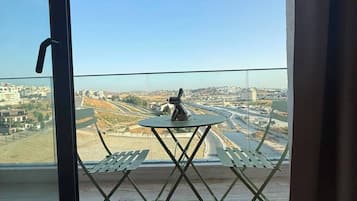 Luxury Studio, Balcony, City View | Interior